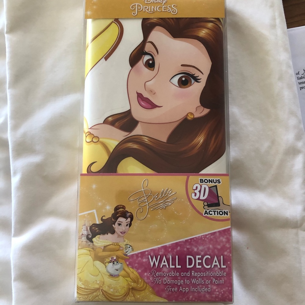 NWT DECALOMANIA BELLE WALL DECAL